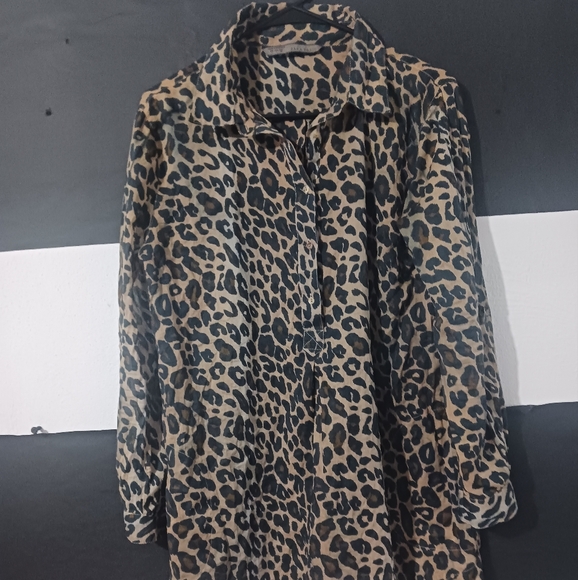 Zara Basic Women Leopard Printed long sleeve button down shirt - Picture 4 of 15